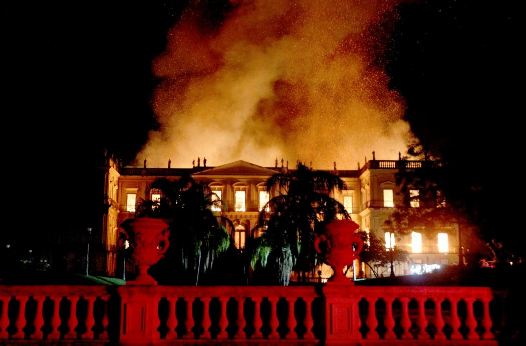 Museu Nacional em chamas - 2018